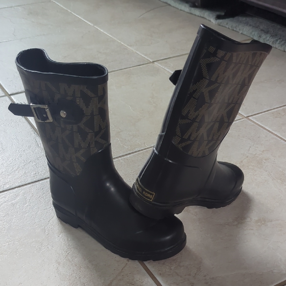 Michael Kors Black and Gold Logo Rain Boots Girls Size 2